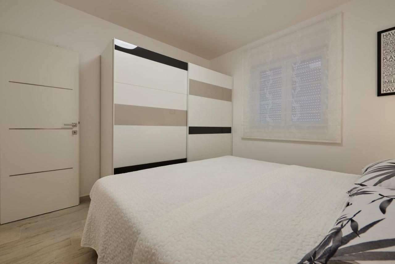 Apartman Jakov Apartamento Trogir Exterior foto